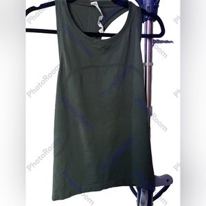 NWOT Lululemon Swiftly Tech Tank Top Race Length in Smoked Spruce - Size 14